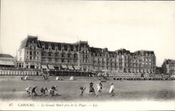 CPA Cabourg Le Grand Hotel pris de la Plage 
