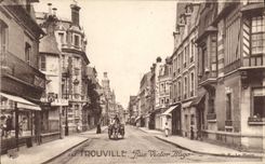 CPA Trouville rue Victor Hugo 