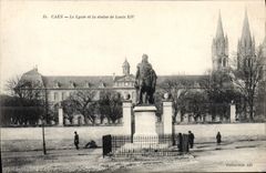 CPA Caen le Lycee et la statue de Louis XIV 