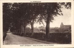 CPA Pont l'Eveque route de Lisieux vers le Tribunal 