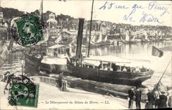 CPA Trouville le Debarquement du Bateau du Havre 