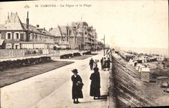 CPA Cabourg la Digue et la plage 