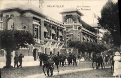 CPA Deauville les Courses les Tribunes 