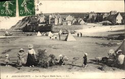 CPA Arromanches sur la plage a Maree Basse 