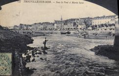 CPA Trouville sur mer Sous le Pont a Maree basse 