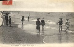 CPA Bernieres enfants sur la plage 