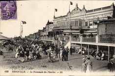 CPA Trouville la promenade des Planches 