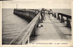 CPA Courseulles sur mer la Jetee Promenade 