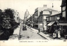 CPA Houlgate Calvados la Rue des Bains 