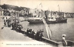 CPA Trouville sur mer l'Avant Port depart du bateau du Havre 