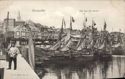 CPA Trouville vue sur les Quais 