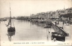 CPA Trouville sur Mer le port a Maree haute 