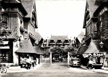 CPSM Deauville Calvados la plage Fleurie la Cour Normande 