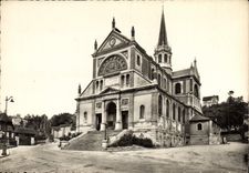CPSM Trouville Calvados la Reine des plages Eglise N Dame des Victoires 