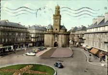 CPSM Vire Calvados place du 6 juin et la porte Horloge 