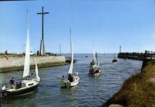 CPSM Courseulles sur Mer Calvados Yachts Sortant du port 