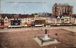 CPA Beauvais La Place Jeanne Hachette et la Cathedrale 