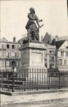 CPA Beauvais La Statue de Jeanne Hachette 