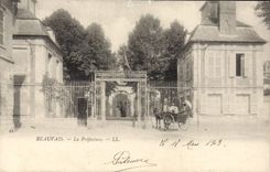 CPA Beauvais La Prefecture 