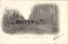 CPA Foret de Compiegne Chasse a Courre apres la curee 