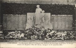 CPA Compiegne Le Monument eleve a la memoire des Enfants de Compiegne 