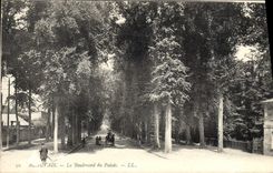 CPA Beauvais Le Boulevard du Palais 