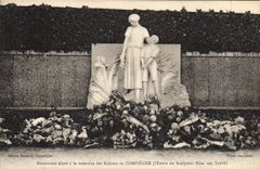 CPA Monument eleve a la memoire des Enfants de Compiegne 