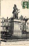 CPA Beauvais la statue de Jeanne Hachette 
