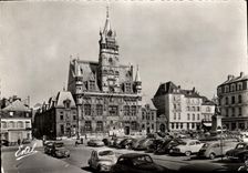 CPSM Compiegne vue sur l'hotel de ville 