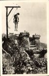 CPA Vieille legende Domfrontoise en 1574 le Herisse dit Pissot Prisonnier de Matignon fut amene a Do