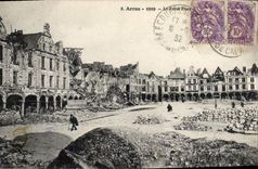 CPA Arras la petite place 