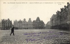 CPA La Grande Guerre 1914 15 Aspect d'Arras apres le bombardement la grande Place