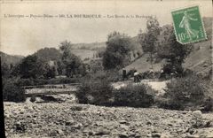 CPA L'Auvergne Puy de Dome La Bourboule les Bords de la Dordogne 