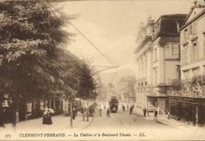 CPA Clermont Ferrand Le Theatre et le Boulevard Desaix 