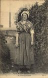 CPA Type et Costumes Auvergne Jeune Auvergnate 