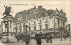 CPA Clermont Ferrand le Theatre et le monument Vercingetorix 