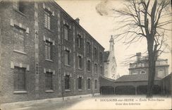 CPA Boulogne sur Seine Ecole Notre Dame Cour des Internes