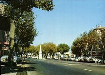 CPSM St Maximim La ste Baume Var Le centre du pays vers la place Malherbes et la fontaine 