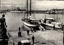 CPSM Toulon Le quai et la Rade 