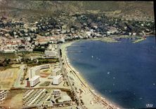 CPSM La Cote D'Azur Le Lavandou Var Vue generale 
