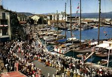 CPSM La Cote des Maures St Tropez Var Jeunes Provencales aux fetes de la Bravade 