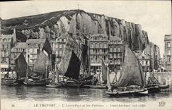 CPA Le Treport l'Avant port et les Falaises 