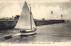 CPA Saint Valery en Caux bateau a voiles sortant du port 