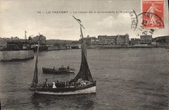 CPA Le Treport le retour de la Promenade et le passer 