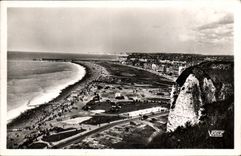 CPA Dieppe vue generale de la plage du haut des falaises 