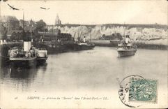 CPA Dieppe Arrivee du Sussex dans l'Avant Port 