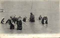 CPA Le Treport l'Heure du Bain 