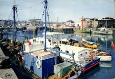 CPSM Dieppe S Mme Le Port de Peche