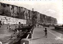 CPSM Le Treport l'Esplanade et les Falaises 