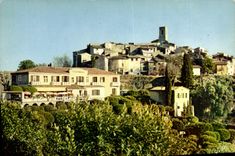 CPA Couleurs et Lumiere de France La Cote d'Azur miracle de la nature Saint paul de Vence A M Vue ge